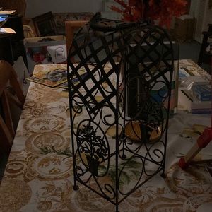 Wine rack which will hold 7 bottles.